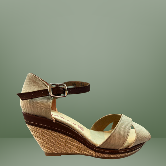 Sandalia beige casual para dama Fredels- 7074