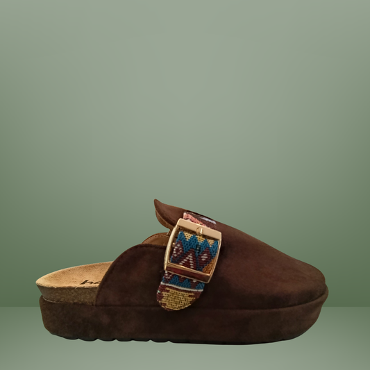 Zuecos  tipo mule con detalle de hebilla -Berlin- Café 80100702