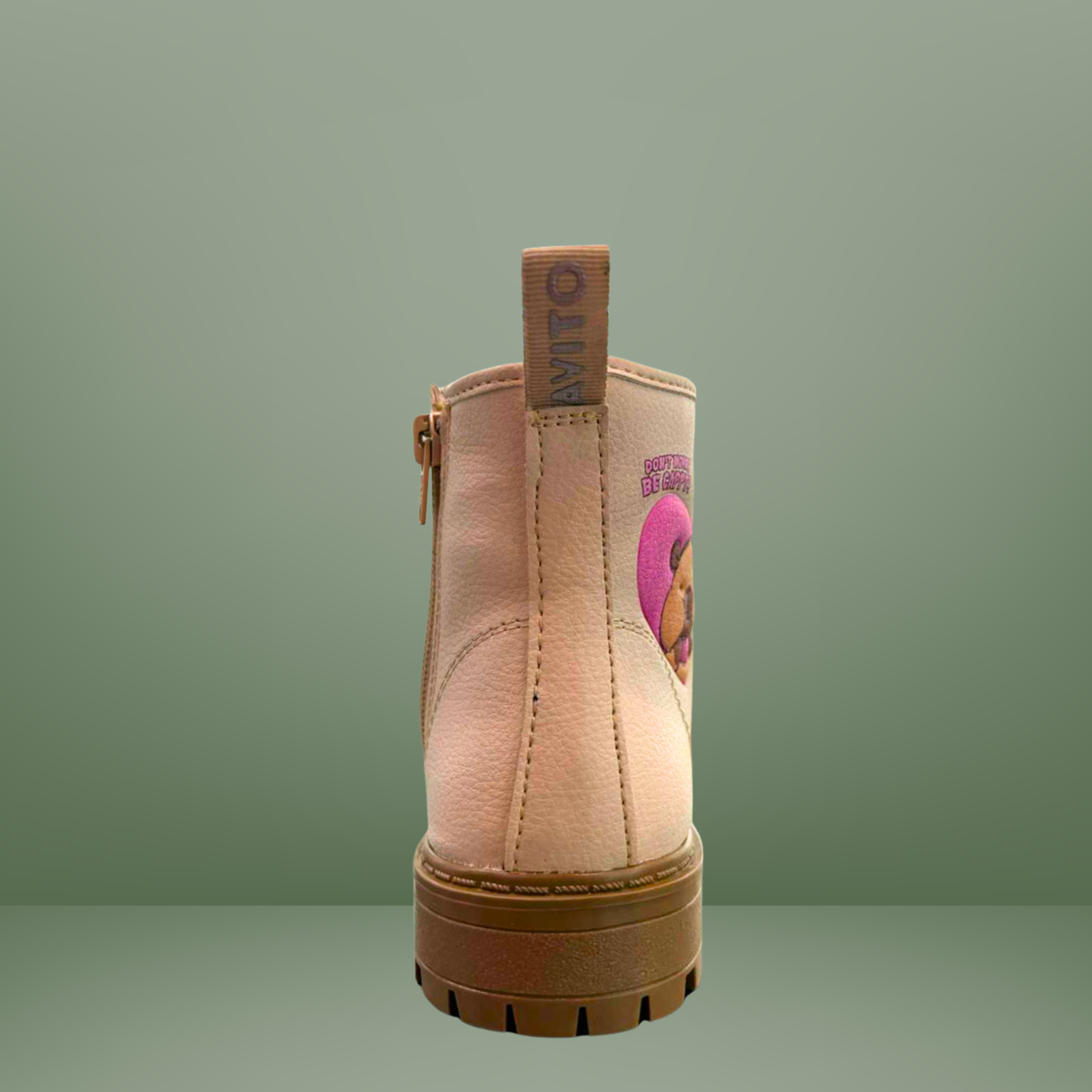 Botita con detalles de capibara - VA321021