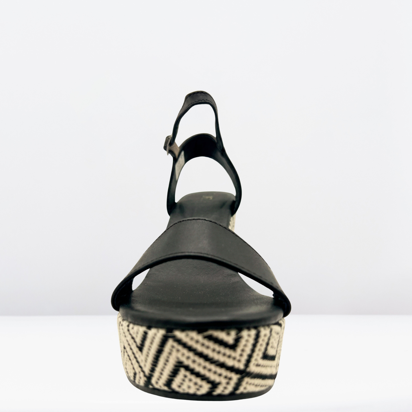 Sandalia de tacón con detalles tejidos -Negro -Beenclass-19853